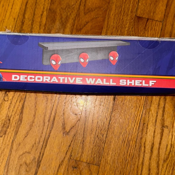 Marvel Spiderman Child’s Decorative Wall Shelf with Hooks NWT #2 - Picture 5 of 7